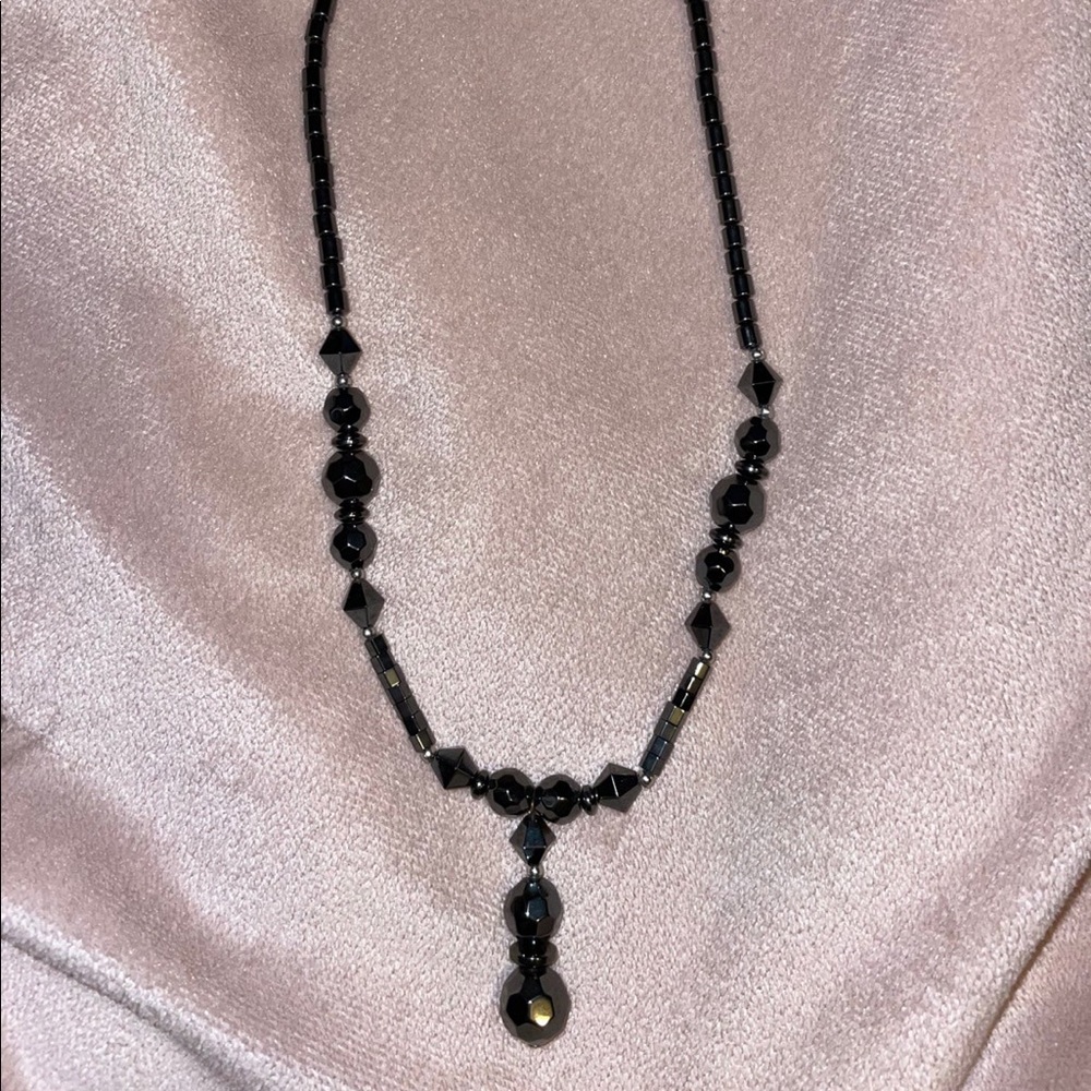 BLACK NECKLACE